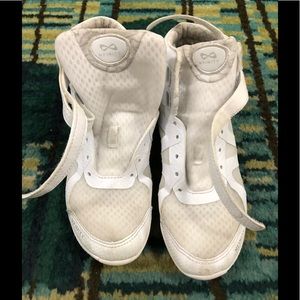 COPY - Nfinity Beast Cheer Shoes size 6